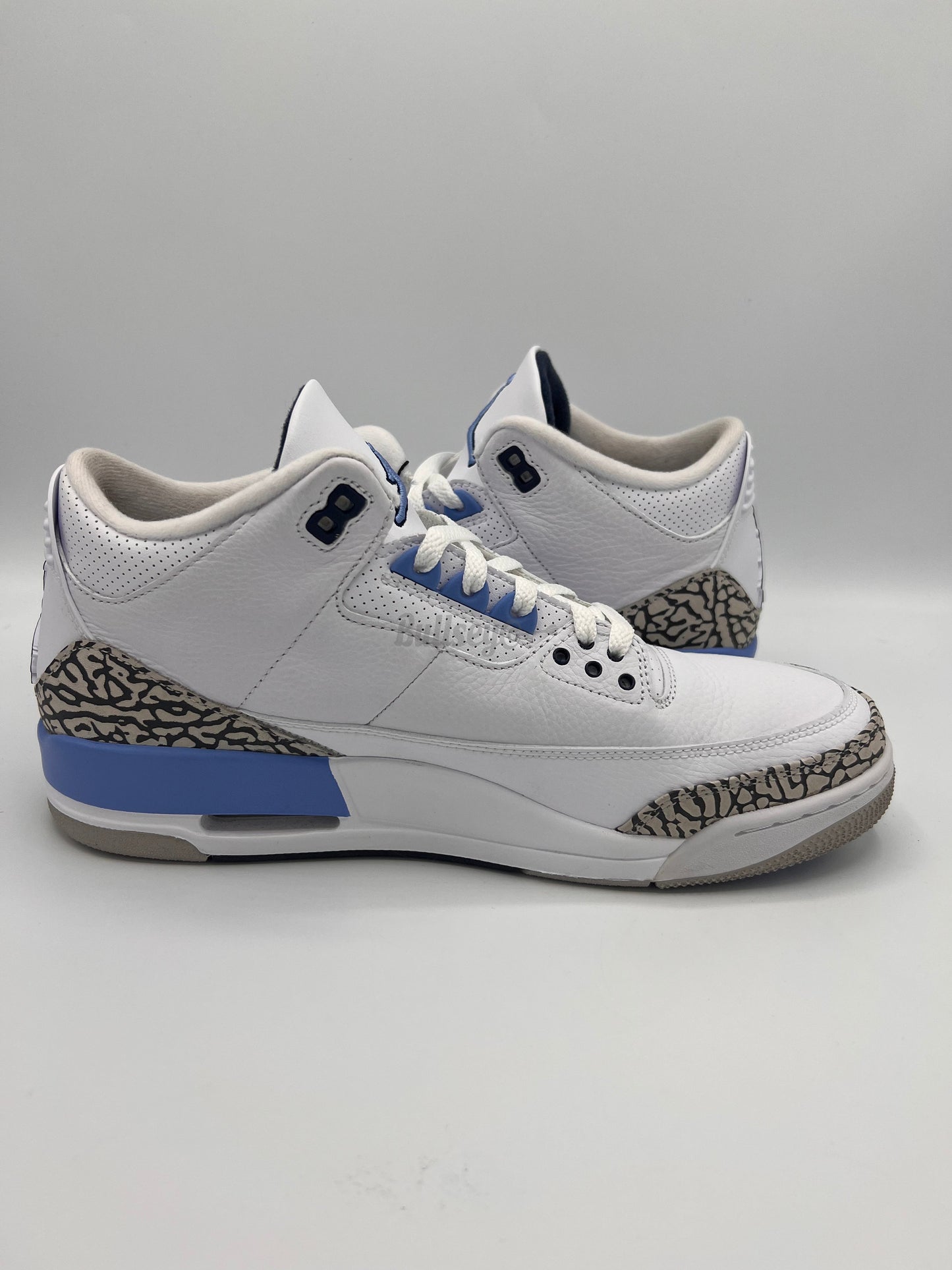 Air Jordan 3 Retro "UNC" (PreOwned)