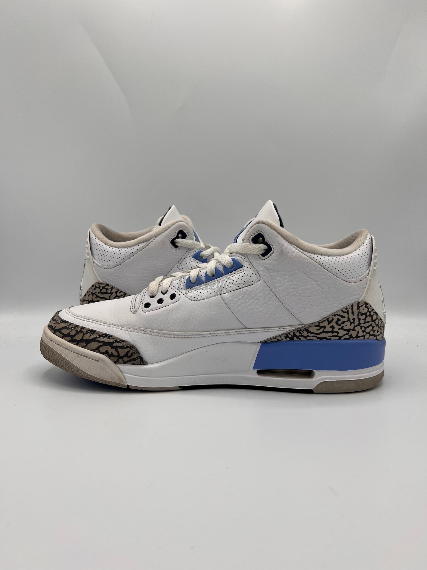 Air Jordan 3 Retro "UNC" (PreOwned)