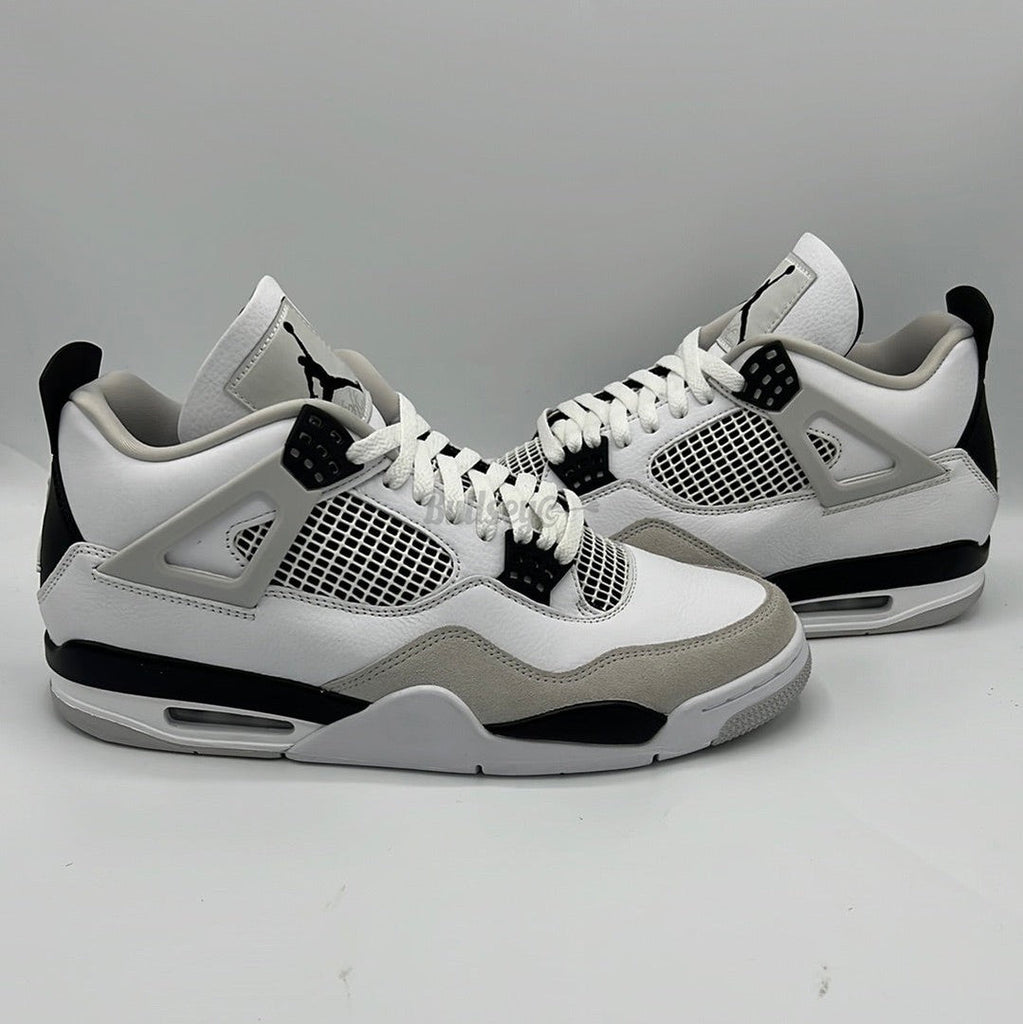 Air Jordan 4 Retro "Military Black" (PreOwned)