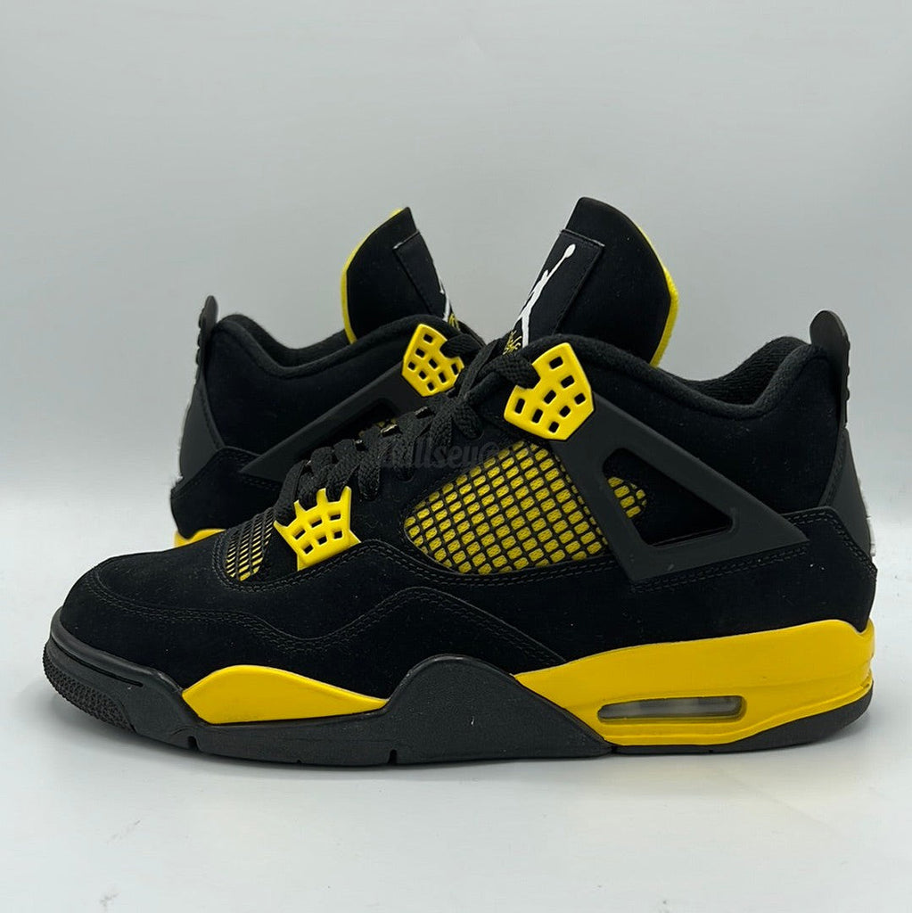 Air Jordan 4 Retro "Thunder" (PreOwned)