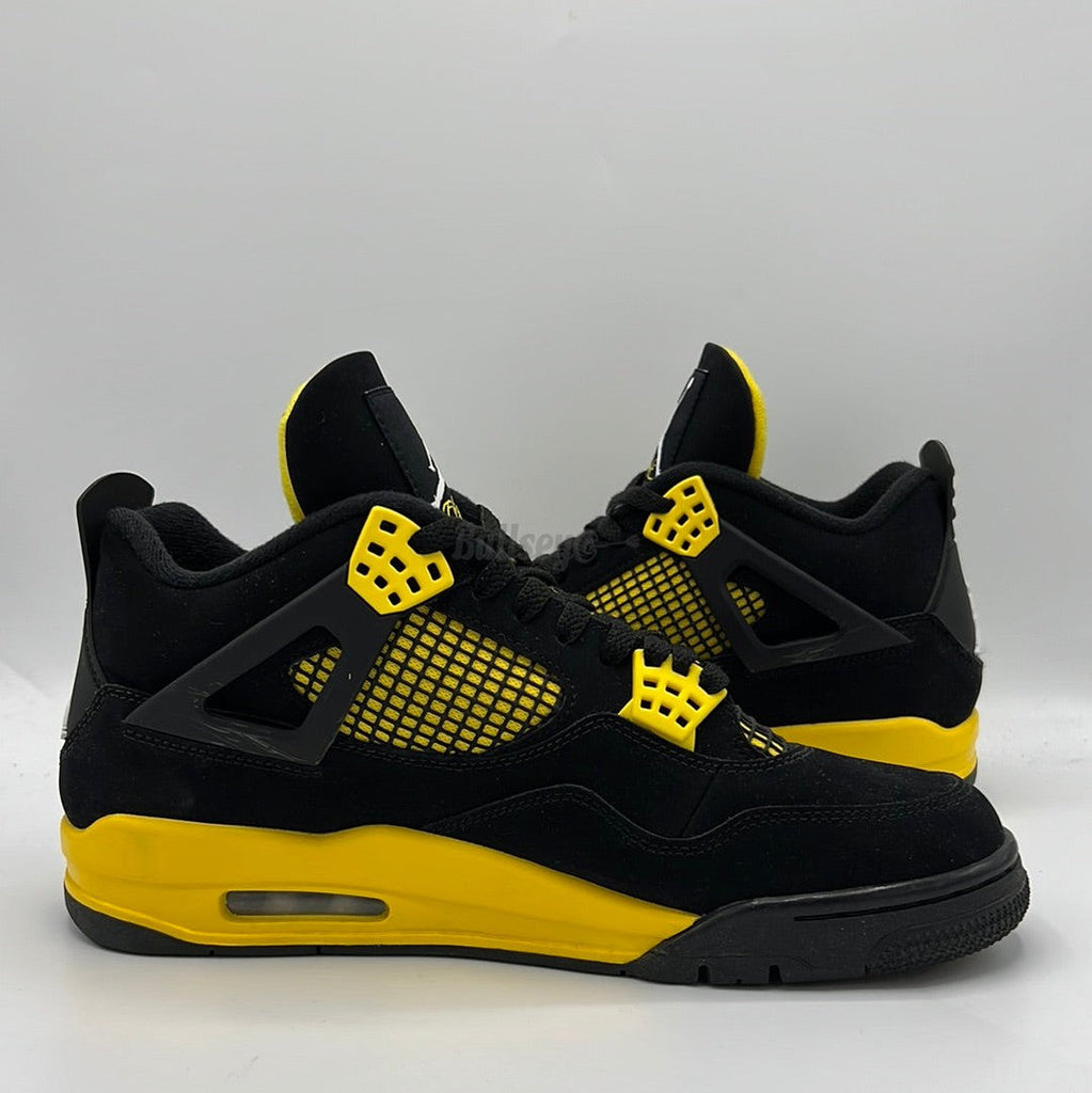 Air Jordan 4 Retro "Thunder" (PreOwned)