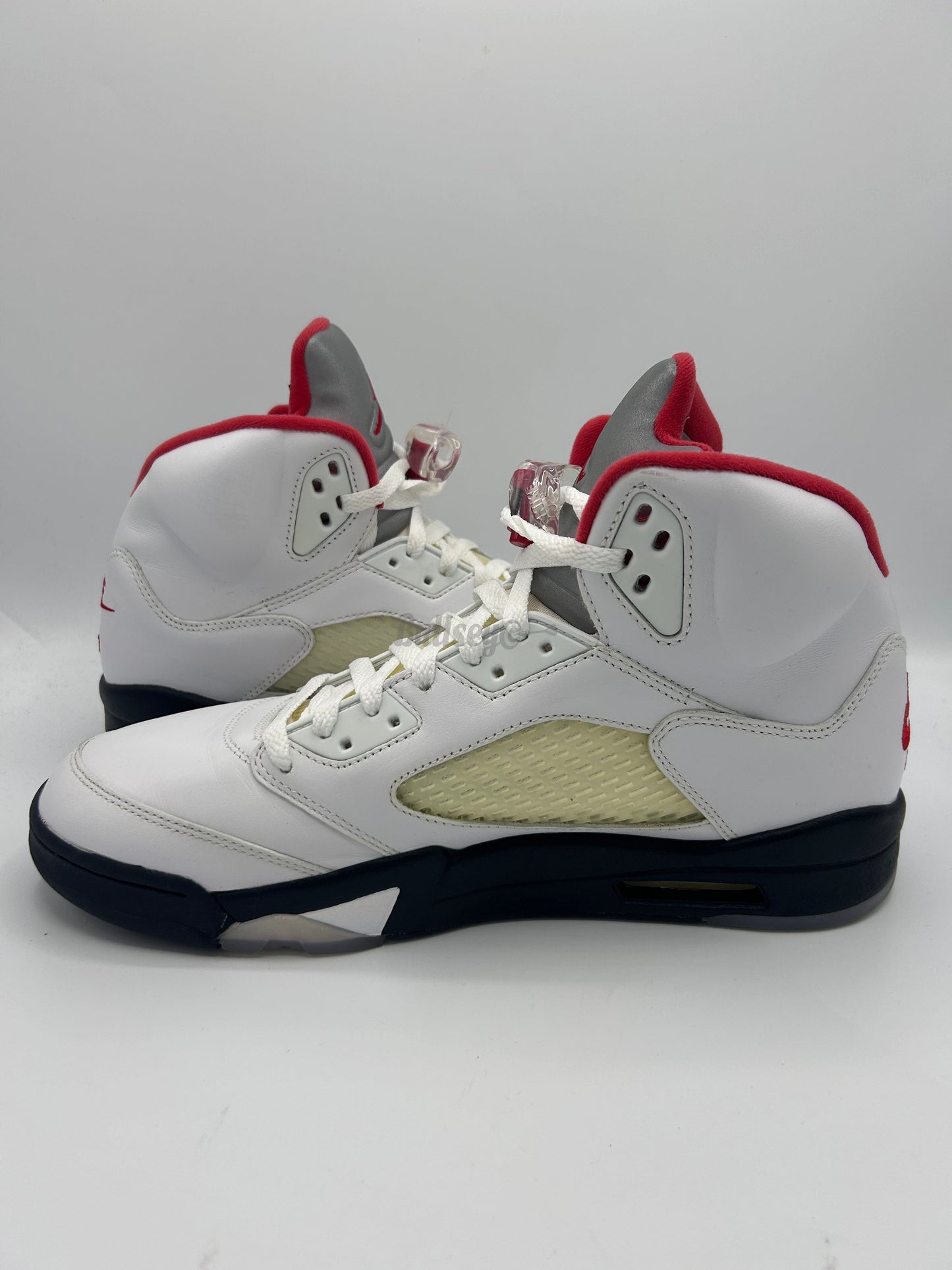 Air Jordan 5 Retro "Fire Red" (PreOwned)